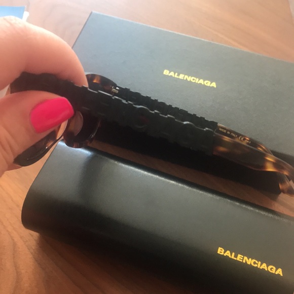 New - Picture 2 of 6